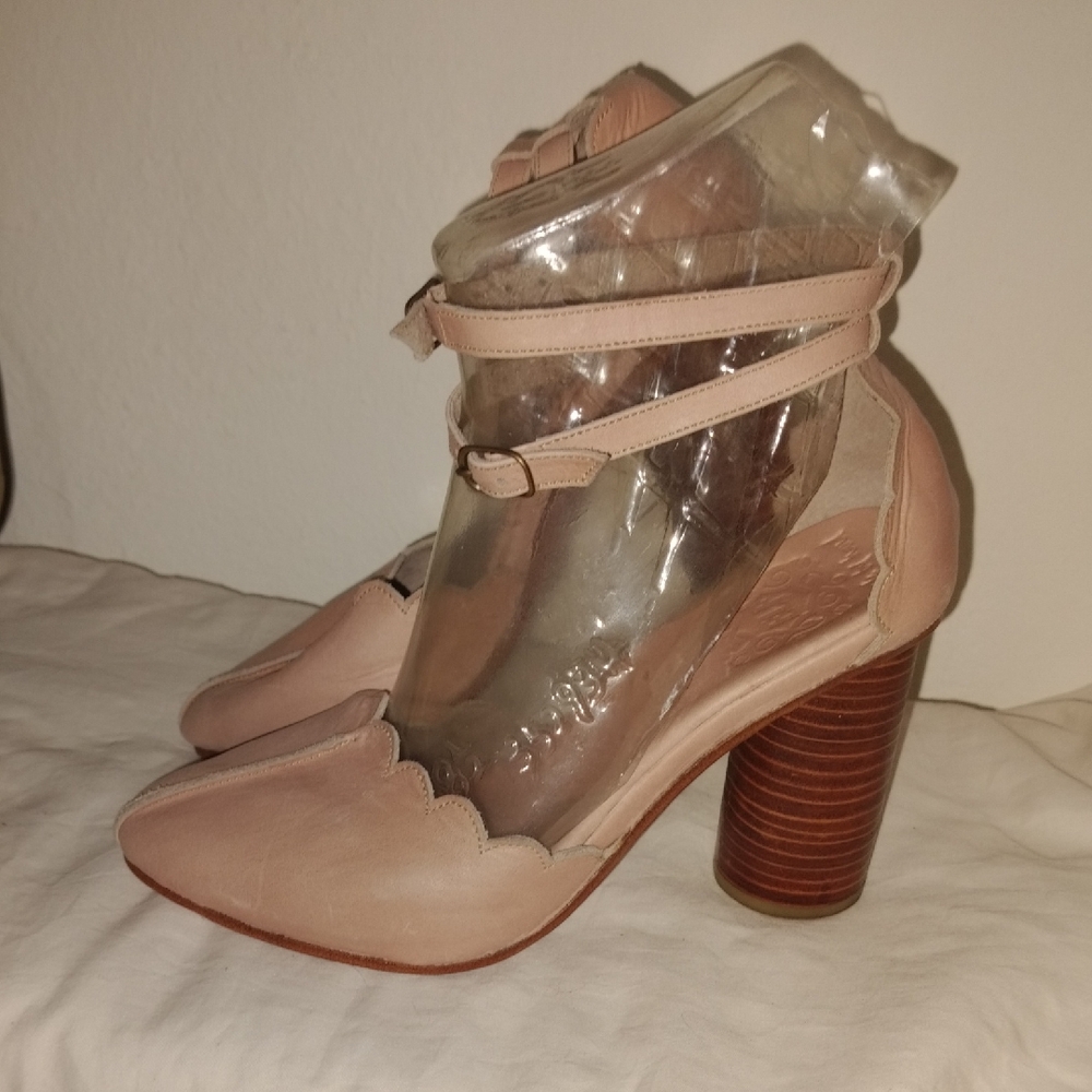 Bali Elf "Flamingo" pink Strappy Heels. Sz 7